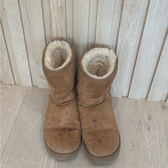 UGG Shoes - UGG Classic Brown Shearling Boots